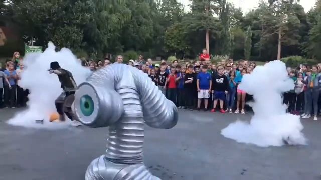 Шоу "Человек Пружина"