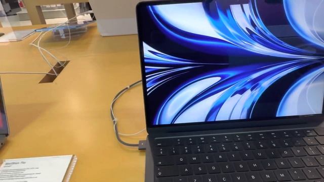 iPhone price in Dubai Airport || Dubai Duty Free shops || Apple Store in Dubai Airport #dutyfree смотреть онлайн