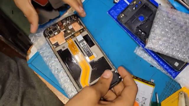 Замена экрана Repair Your Destroyed Oppo Old Phone with an LCD Combo Replacement