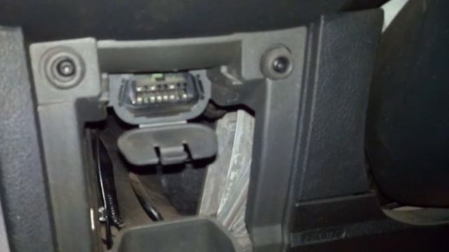 Диагностический разъем OBD2 на Ford Mondeo смотреть онлайн