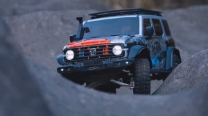 Traction Hobby 1/8 Tank 300 3rd Anniversary Edition - Rc Crawler Off-Road Driving 4x4 Rc Car