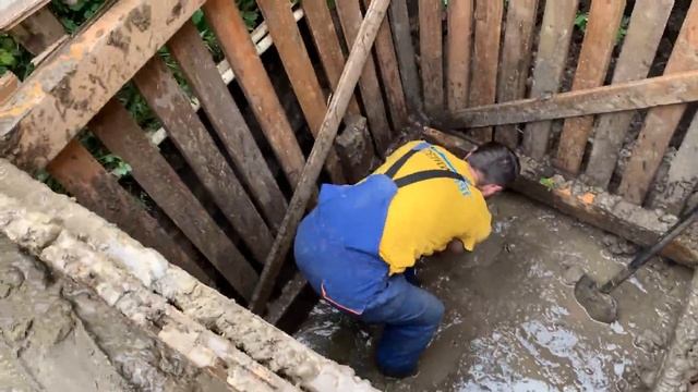 Септик Танк Установка. Участок с Грунтовыми Водами. Опалубка Септик. смотреть онлайн