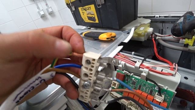 Как подключить стиральную машинку к трёхфазной сети Miele смотреть онлайн