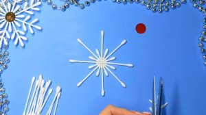 Новогодние поделки / новогодний декор / как сделать снежинку / снежинка из ватных палочек