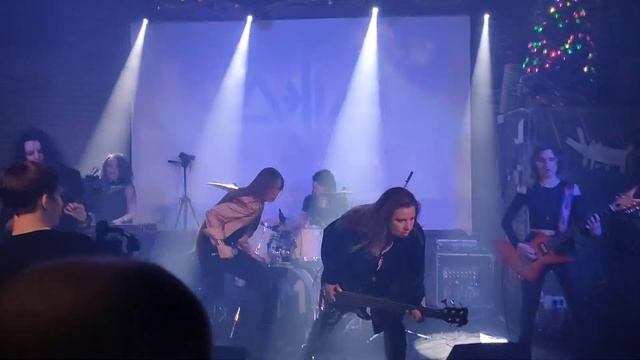 Aella - Влюблённая амазонка ( клуб Glastonberry ) смотреть онлайн