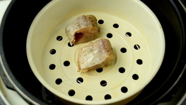 Минтай на пару в мультиварке-скороварке смотреть онлайн