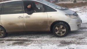 Toyota Estima Эстима 2003 4WD подъем в горку на летней резине