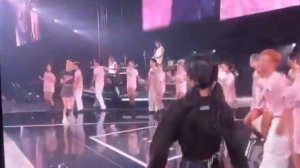 Во время концерта Дженни стало плохо, она не выступала, девочки поддержали и станцевали под еë песн