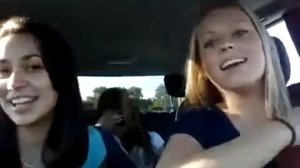 Американские девушки поют по русский!!! Песню "Белый Мерин"