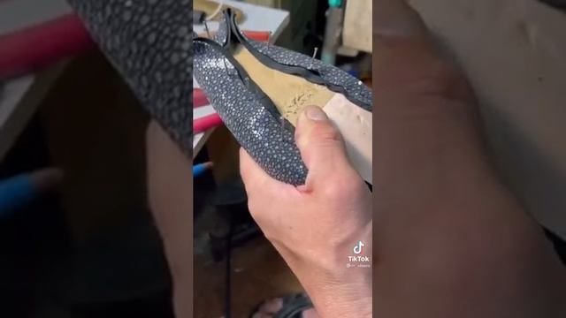 Мужские туфли из морского ската. смотреть онлайн