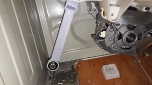 Bosch Classixx 5 стучит во время отжима. Замена амортизаторов без разбора бака.