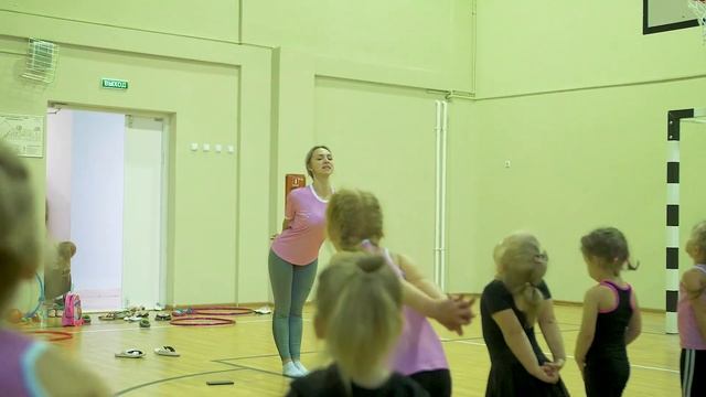 Счастливая гимнастика | Знакомство с тренером, Леонова Марина Сергеевна смотреть онлайн