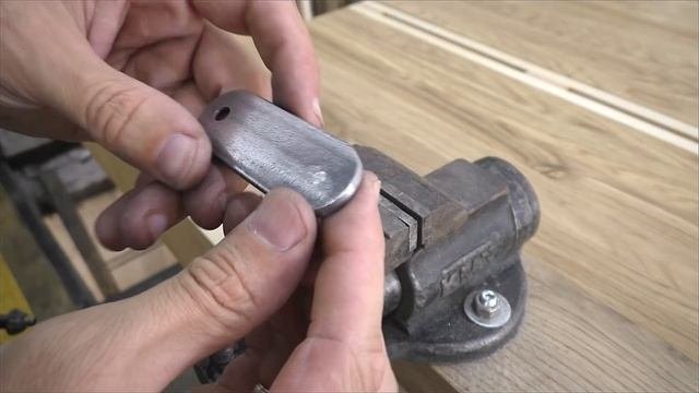How To Make A Quick Router Circle Jig - DIY