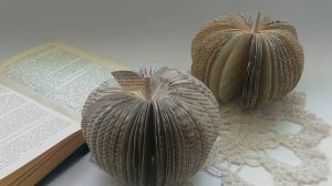 Украшение для дома из старых книг