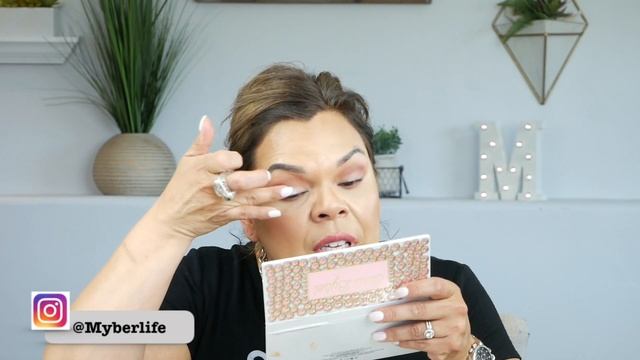 Quick and Easy Smokey eyeshadow featuring the Carli Bybel Palette from Anastasia of Beverly Hills смотреть онлайн