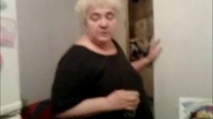 Настя Пропускова снимает видео про бабушку