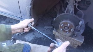 Стук в передней подвеске.  Меняем стойки стабилизатора на FORD  FOKUS 3,  объем двигателя 1.6.