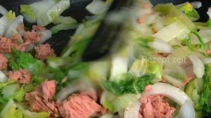 Pekingkohl + Thunfisch aus der Dose! Super einfaches und leckeres Gericht!