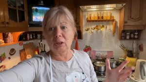 Мою Окна, Убираю в Шкафу, Выбрасываю Старые Сапоги / АРИНА БЕЛАЯ