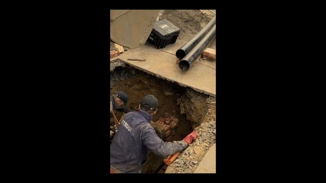 Прокол грунта под ЖД путями. Горизонтальное бурение. Затяжка футляров методом ГНБ.
