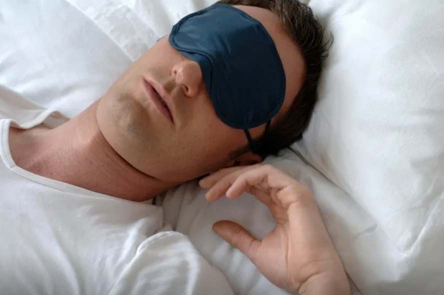 Спит и слышит: почему услышанное во время сна меняет сюжет сновидений