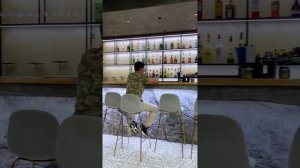 Скала из бетона в ресторане отеля