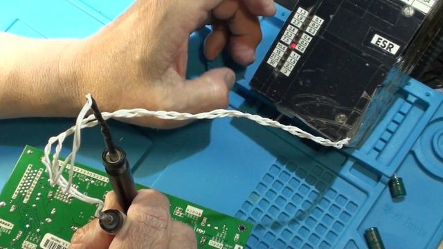 Ремонт монитора MDM19 Проверка всех 26 конденсаторов за 8 минут смотреть онлайн