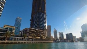 Катаемся на прогулочном катере в Дубае по Марине