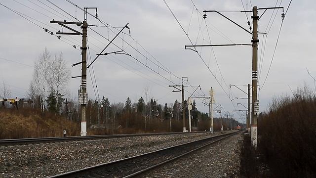 Гонки электрички с грузовым поездом, катающийся туда-сюда-обратно "миноискатель" и прочие поезда. смотреть онлайн