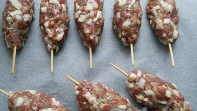 Люля-кебаб в духовке на шпажках