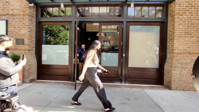 Kendall Jenner leaves the Greenwich Hotel in New York City смотреть онлайн