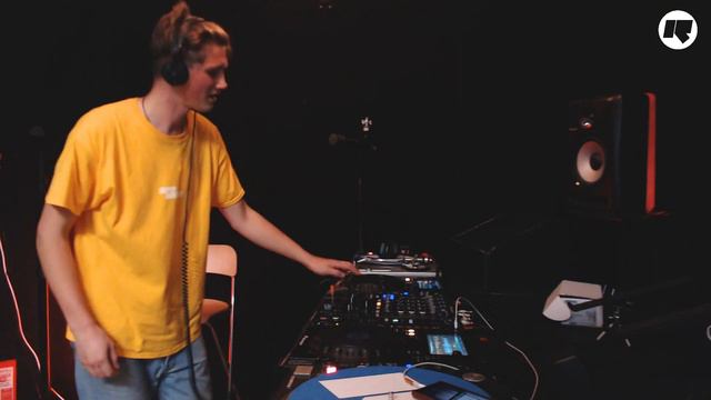 SUPER Daronne (DJ set) - Rinse France смотреть онлайн