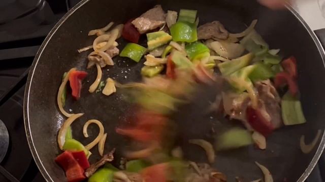 Жареный лагман дома?Қазақша рецепт.Быстро и вкусно.Қуырылған лағман тез әрі оңай.Үй лағманы