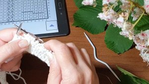 Как связать детский нарядный снуд спицами
