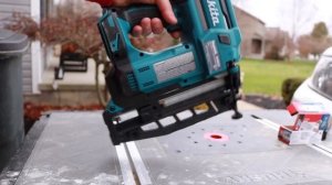 Makita 18-Volt LXT 16-Gauge Cordless 2-1/2 in. Straight Finish Nailer REVIEW! (XNB02Z) 

#makita