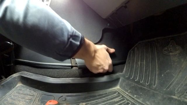 Где находится блок управления двигателем?