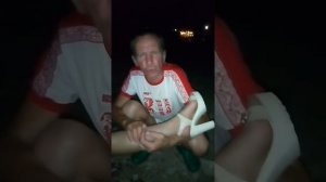 Бомжи алкаши пьяные исполняют жгут драки