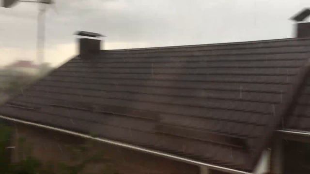 Ветрогенератор попал в грозу , небольшой град ! смотреть онлайн