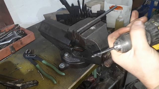 ПОТОКИ СВЕТА НА ФРЕЗЕРНЫЙ СТОЛ смотреть онлайн