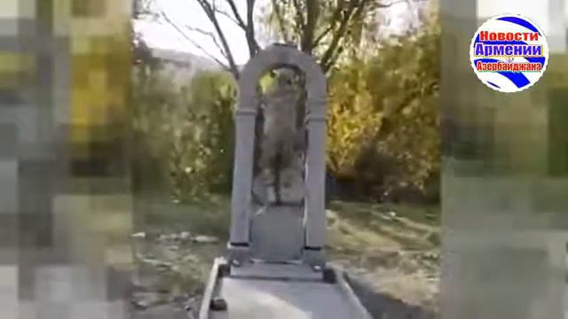 Азери ломают армянские хачкары на оккупированных территориях Арцаха.как армяне будут  жить вместе?