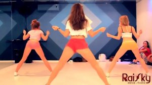 Катя Шошина - Booty Dance Super танец (480p)