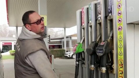 Венгрия ограничит продажу бензина иностранцам по льготной цене
