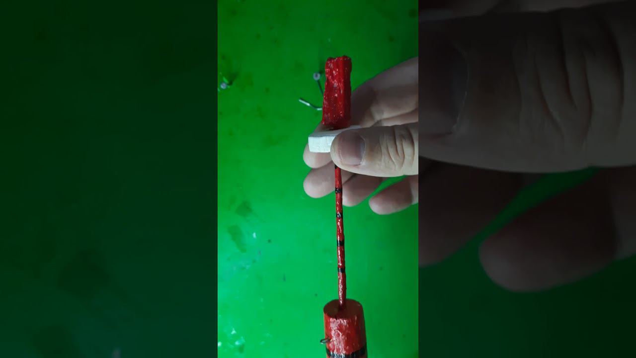 САМОПОДСЕКАЮЩИЙ ПОПЛАВОК ДЛЯ РЫБАЛКИ СВОИМИ РУКАМИ, ТЕХНОЛОГИЯ СССР  #shorts