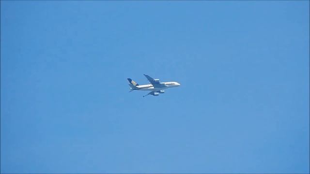 Singapore Airlines A380 Overflight [FullHD] | Nikon L820 смотреть онлайн