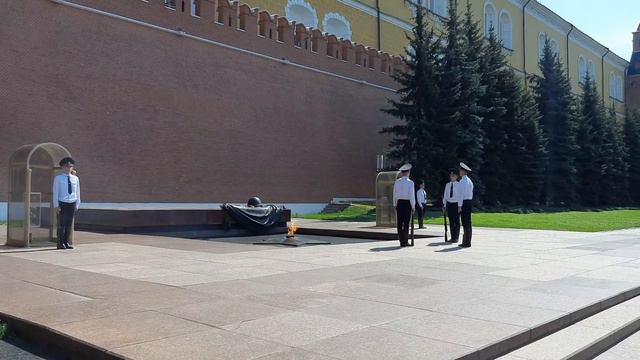 Смена караула  Почести павшим за Родину 1941-1945