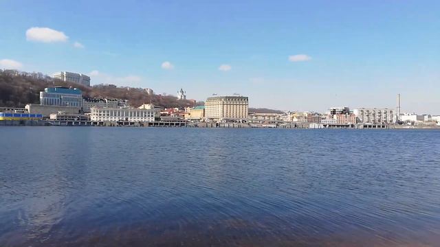 Ранняя весна на реке Днепр в Киеве. 11.03.2021 г. смотреть онлайн