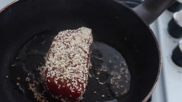 Салат Нисуаз со стейком из тунца в кунжуте - Закуски | Oxy Loves