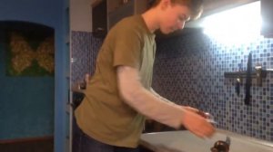 КАК ПРАВИЛЬНО НАРЕЗАТЬ КОЛБАСУ...