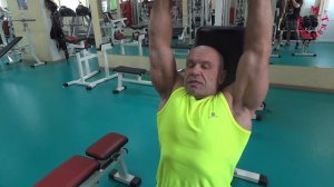 Бодибилдинг.Качаем большие плечи: жим Арнольда