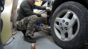 Замена петель передних дверей Toyota RAV4 SXA
